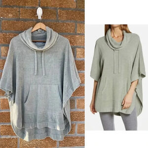 BAREFOOT DREAMS Weekend Poncho In Wave xxs